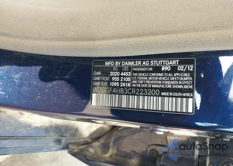 2012 Mercedes-Benz C 250 Luxury/Sport z USA, uszkodzony, nr VIN WDDGF4HB3CR223200